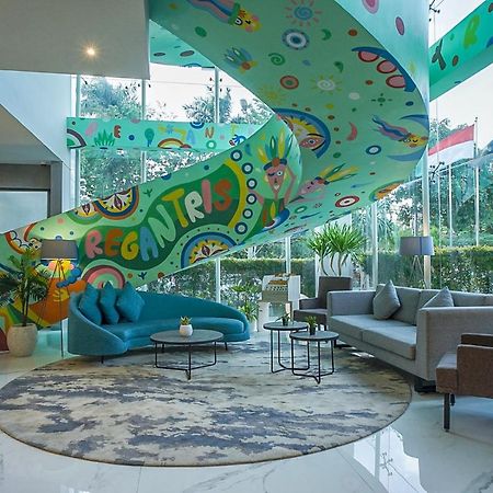 Regantris Surabaya Hotel Екстериор снимка