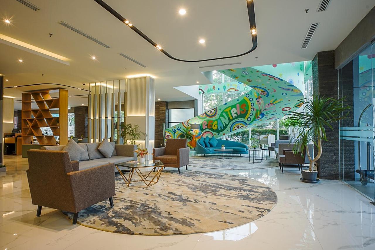 Regantris Surabaya Hotel Екстериор снимка