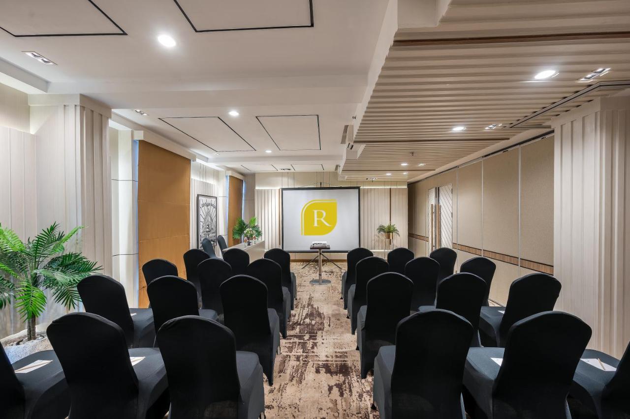 Regantris Surabaya Hotel Екстериор снимка