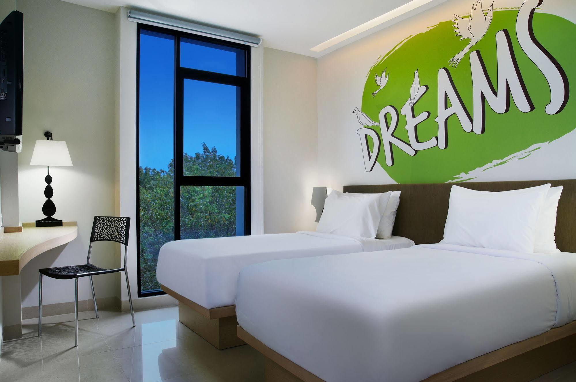 Regantris Surabaya Hotel Екстериор снимка